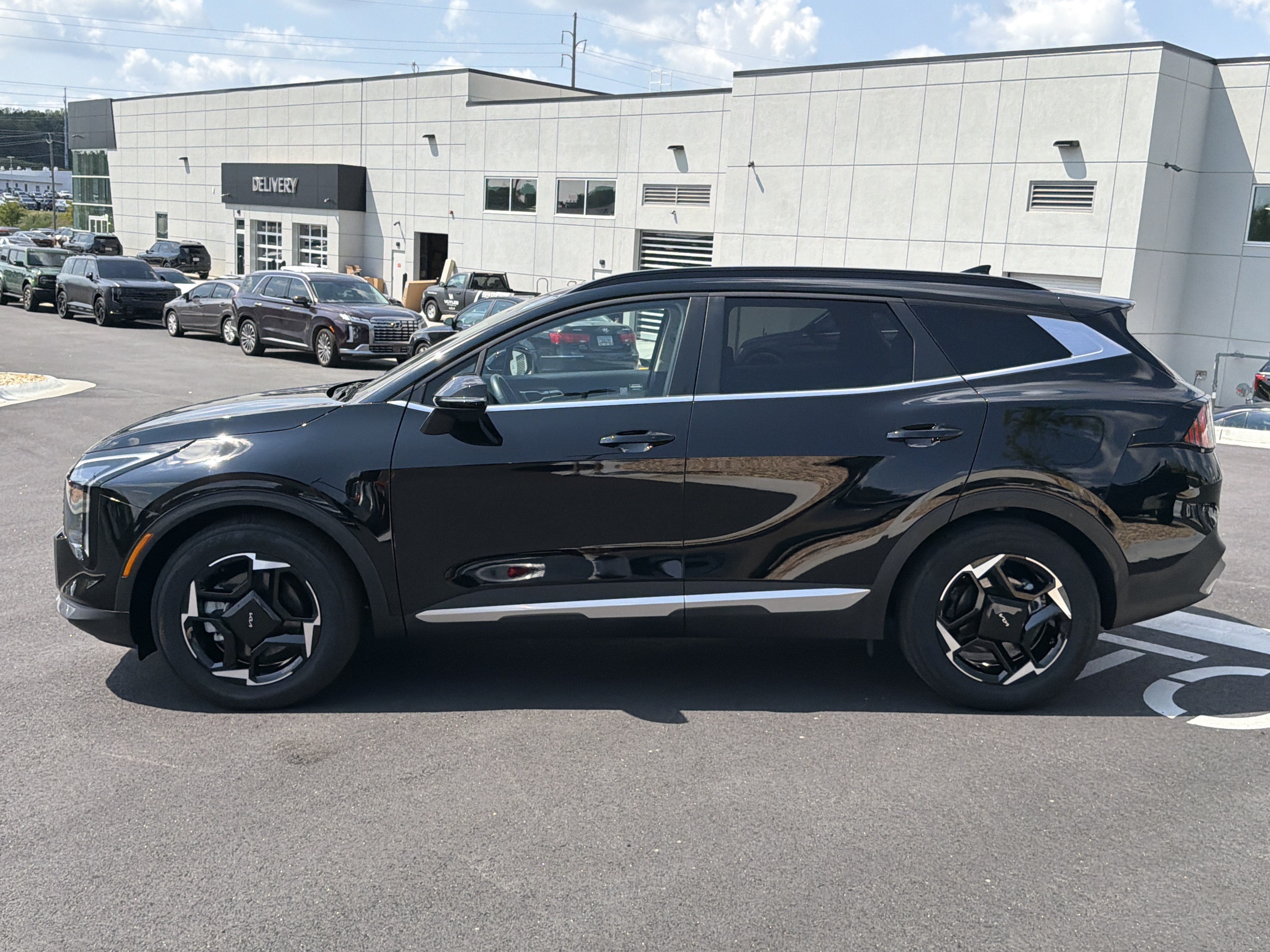 Certified 2026 Kia Sportage EX w/ EX Panorama Roof Package FWD image 4