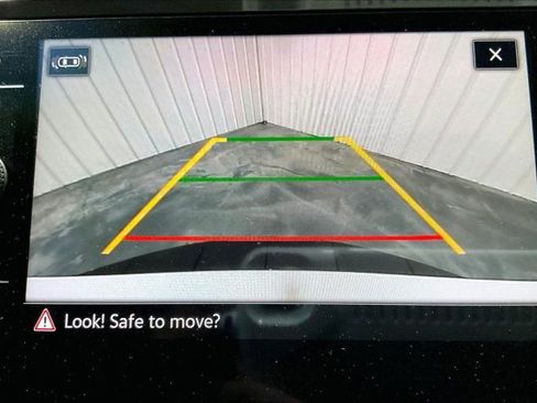 Used 2024 Volkswagen Tiguan SE w/ Panoramic Sunroof Package FWD image 21