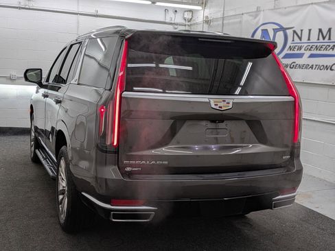 Used 2021 Cadillac Escalade Premium Luxury image 22
