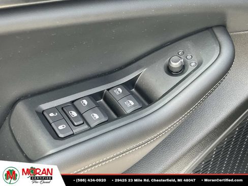 Used 2024 Jeep Grand Cherokee Altitude AWD/4WD image 15