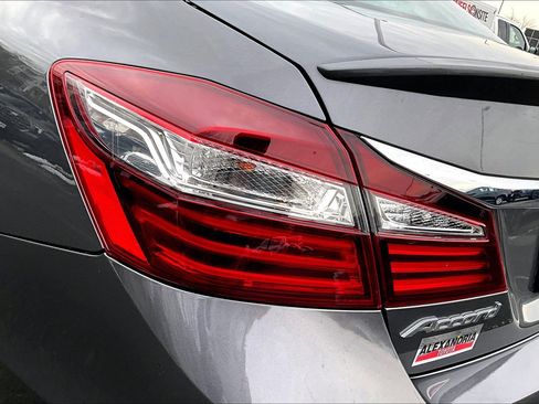 Used 2017 Honda Accord Sport Special Edition image 27