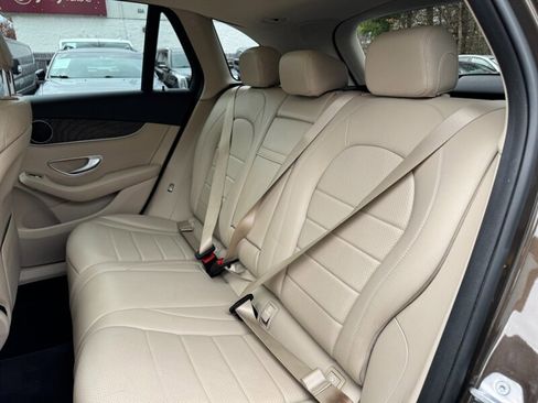 Used 2018 Mercedes-Benz GLC 300 4MATIC w/ Premium Package image 36