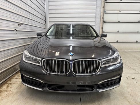 Used 2018 BMW 750i xDrive AWD/4WD image 2