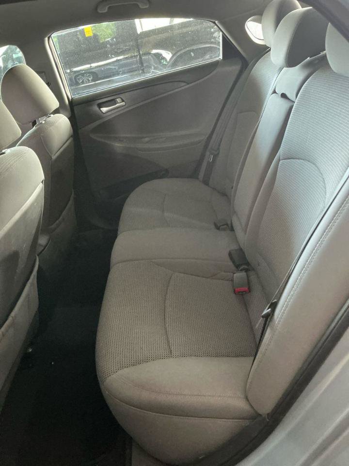 Used 2011 Hyundai Sonata GLS FWD image 12