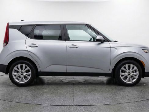 Used 2025 Kia Soul LX w/ LX Technology Package image 11