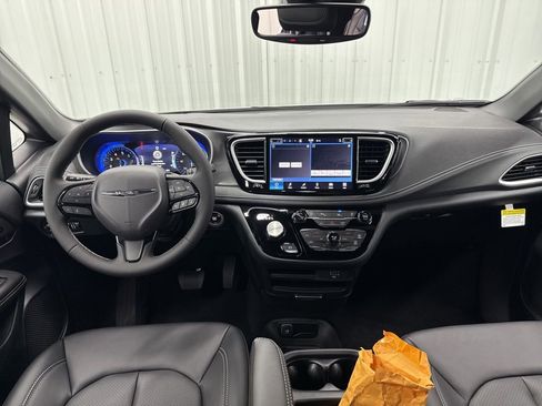 New 2026 Chrysler Pacifica Select image 14