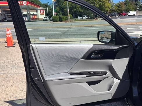 Used 2016 Honda Accord LX image 8