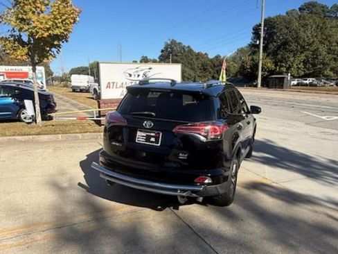 Used 2017 Toyota RAV4 XLE image 9