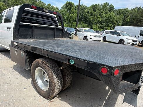 Used 2022 RAM 3500 Tradesman w/ Chrome Appearance Group AWD/4WD image 10