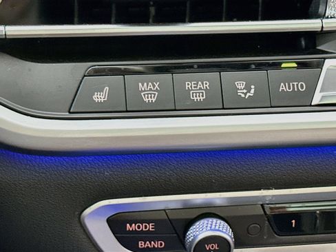 Used 2022 BMW X7 xDrive40i w/ Premium Package AWD/4WD image 21