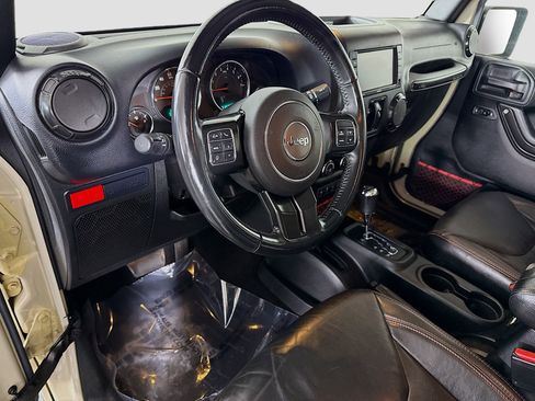 Used 2018 Jeep Wrangler Unlimited Rubicon w/ Connectivity Group image 21