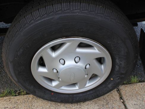 Used 2012 Ford E-250 and Econoline 250 image 6