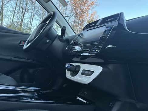 Used 2018 Toyota Prius Prime Plus image 37