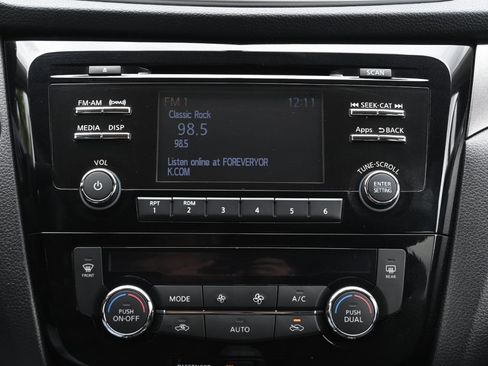 Used 2016 Nissan Rogue SV AWD/4WD image 21