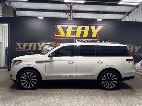 Used 2023 Lincoln Navigator Reserve image 2