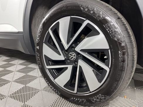 Used 2025 Volkswagen Atlas SE image 13