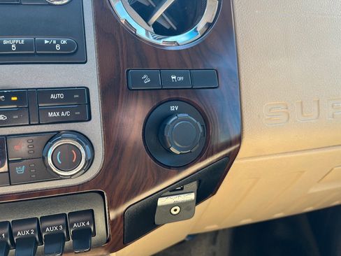 Used 2012 Ford F250 Lariat w/ Lariat Interior Pkg AWD/4WD image 16
