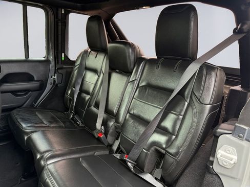 Used 2021 Jeep Wrangler Unlimited Sahara image 16
