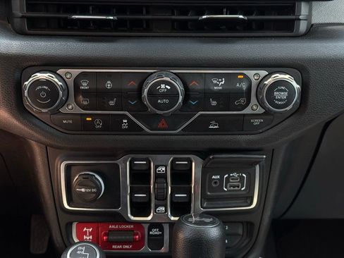 Used 2024 Jeep Wrangler Unlimited Sport AWD/4WD image 39