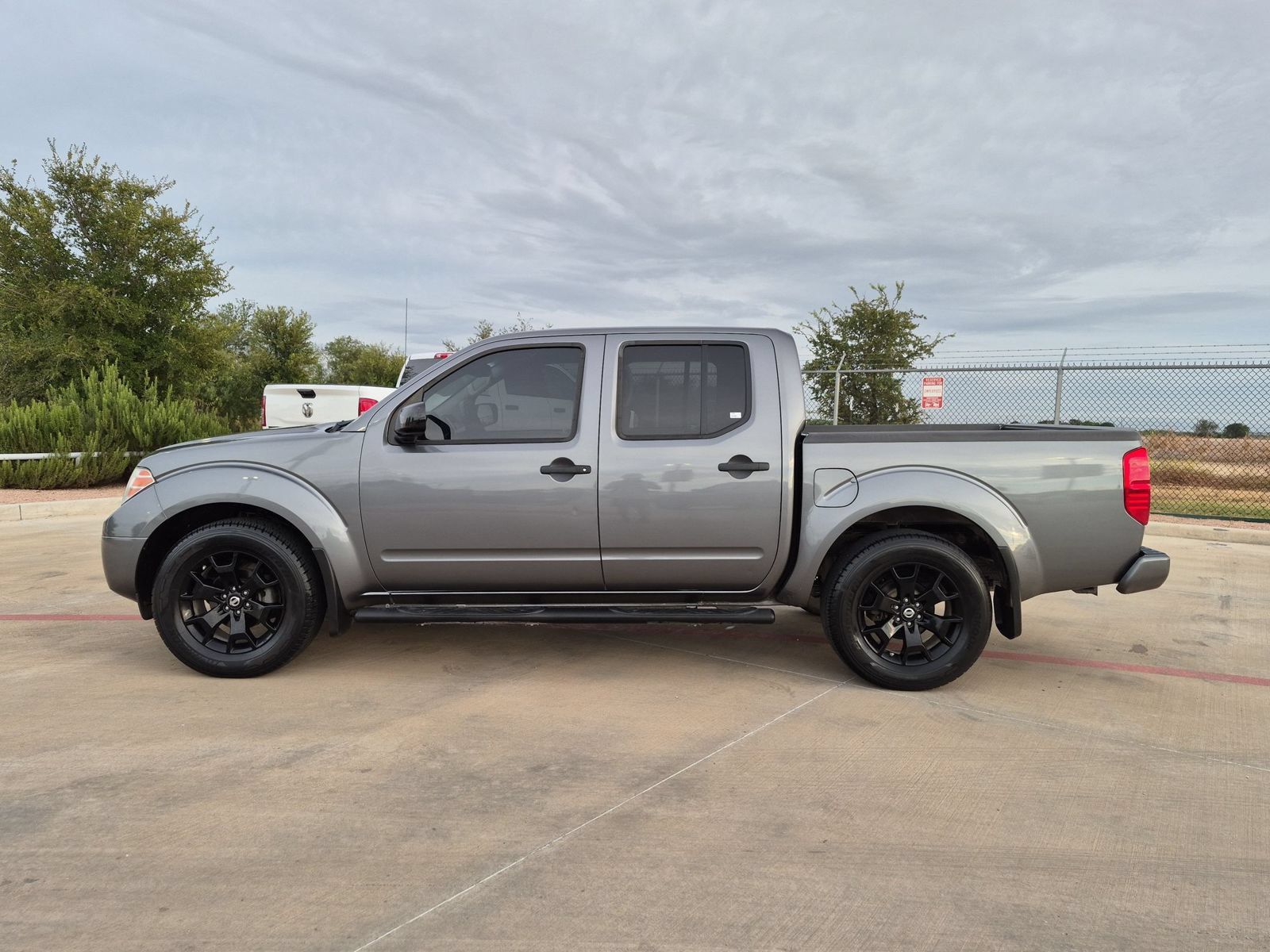 Used 2018 Nissan Frontier SV w/ Value Truck Package RWD image 6