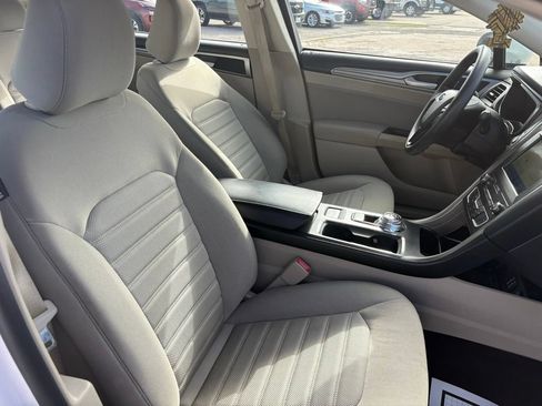 Used 2020 Ford Fusion SE FWD image 16