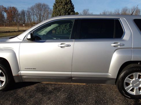Used 2011 GMC Terrain SLE image 29
