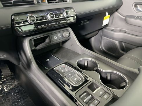 New 2025 Honda Pilot Touring image 24