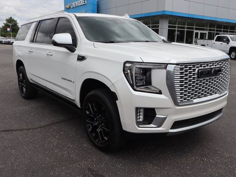 Used 2024 GMC Yukon XL Denali w/ LPO, Floor Liner Package AWD/4WD image 2