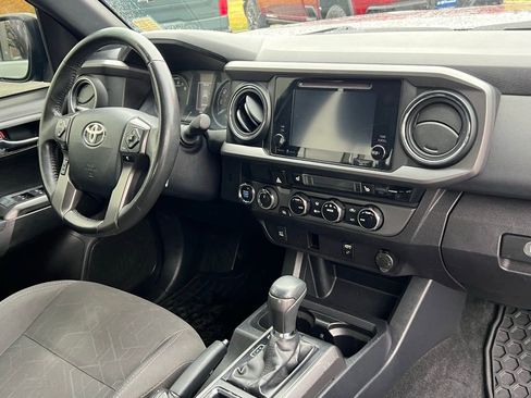 Used 2017 Toyota Tacoma SR5 image 15