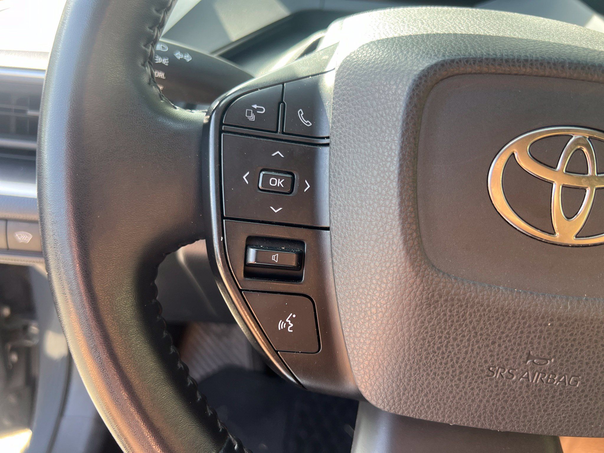 Used 2023 Toyota Prius LE FWD image 20
