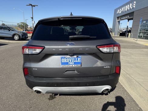 Used 2021 Ford Escape SE FWD image 4