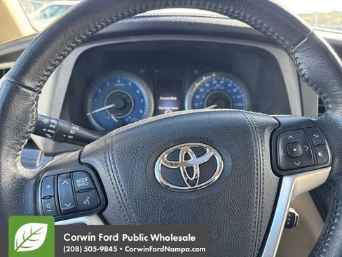Used 2015 Toyota Sienna XLE w/ XLE Navigation Package image 14
