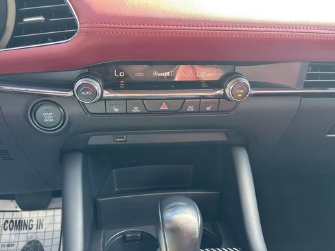 Used 2019 MAZDA MAZDA3 Hatchback w/ Premium Package image 17