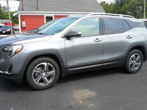 Used 2021 GMC Terrain SLT FWD image 1