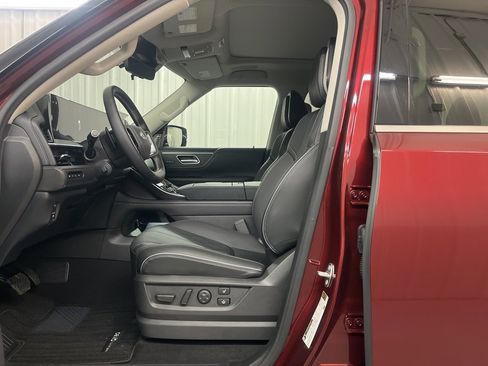 Certified 2025 INFINITI QX80 Sensory image 9