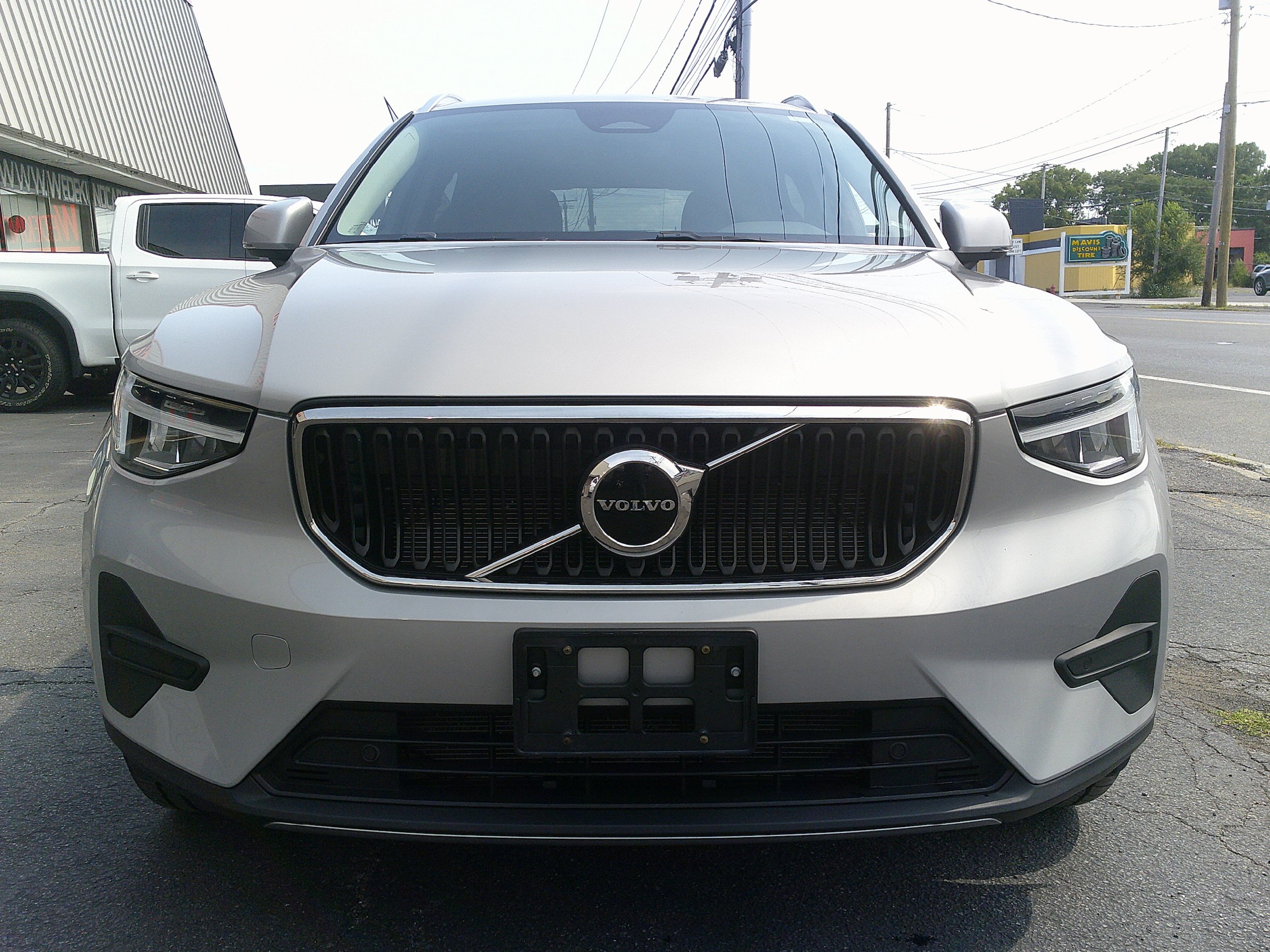 Used 2023 Volvo XC40 B5 Core w/ Convenience Package AWD/4WD image 8