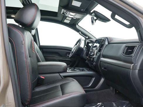 Used 2022 Nissan Titan PRO-4X w/ Pro-4x Convenience Package AWD/4WD image 14