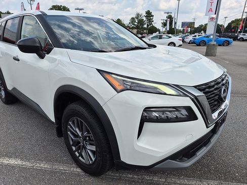 Used 2023 Nissan Rogue S AWD/4WD image 9