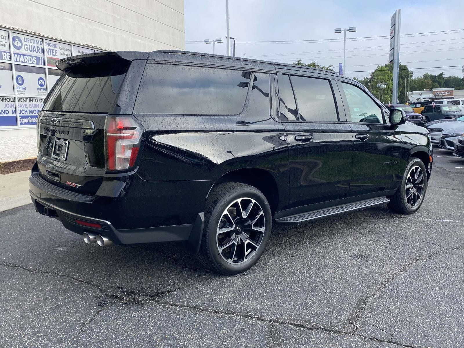 Used 2022 Chevrolet Suburban RST w/ Sport Performance Package AWD/4WD image 8
