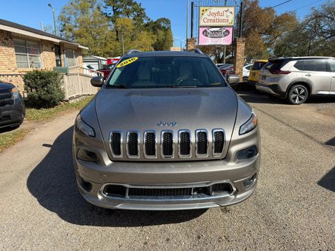 Used 2016 Jeep Cherokee Overland w/ Technology Group image 2