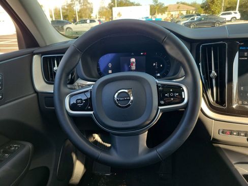 Used 2025 Volvo XC60 B5 Plus image 21