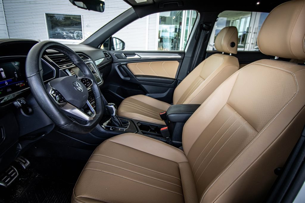 Certified 2024 Volkswagen Tiguan SE R-Line FWD image 23