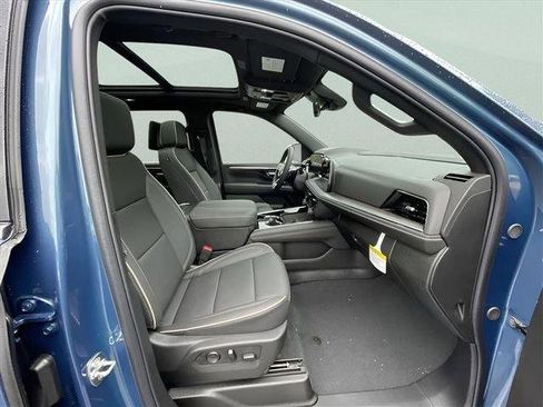 New 2025 Chevrolet Suburban Premier image 32