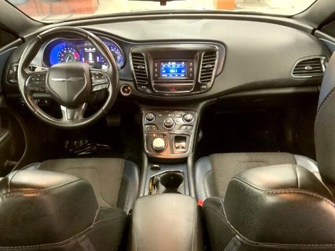Used 2016 Chrysler 200 S image 8