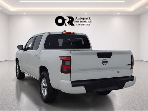 Used 2024 Nissan Frontier SV RWD image 4