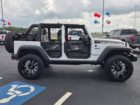Used 2017 Jeep Wrangler Unlimited Rubicon AWD/4WD image 9