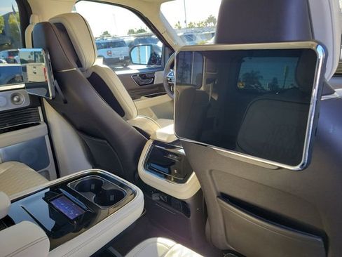 Used 2023 Lincoln Navigator Black Label image 21
