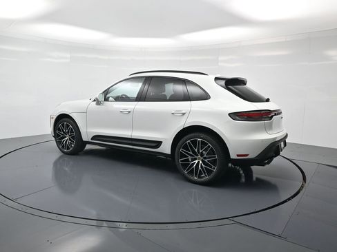 Certified 2026 Porsche Macan image 3