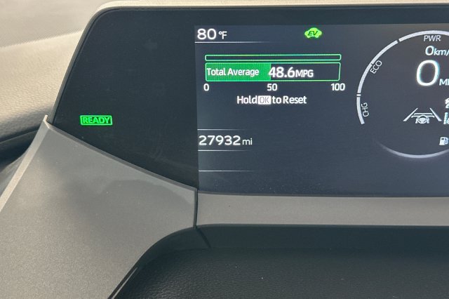Certified 2025 Toyota Prius LE FWD image 30