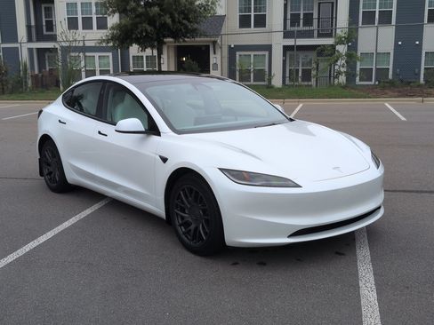 Used 2024 Tesla Model 3 Standard Range RWD image 2